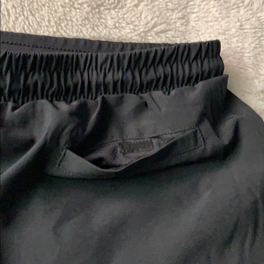 New Fabletics Short - Picture 5 of 7